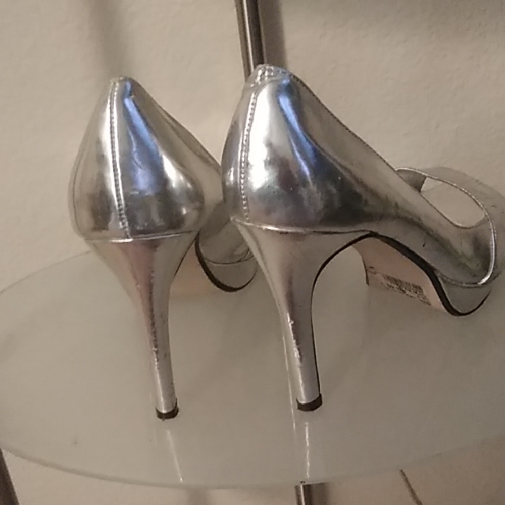 Shoes - Picture 2 of 4